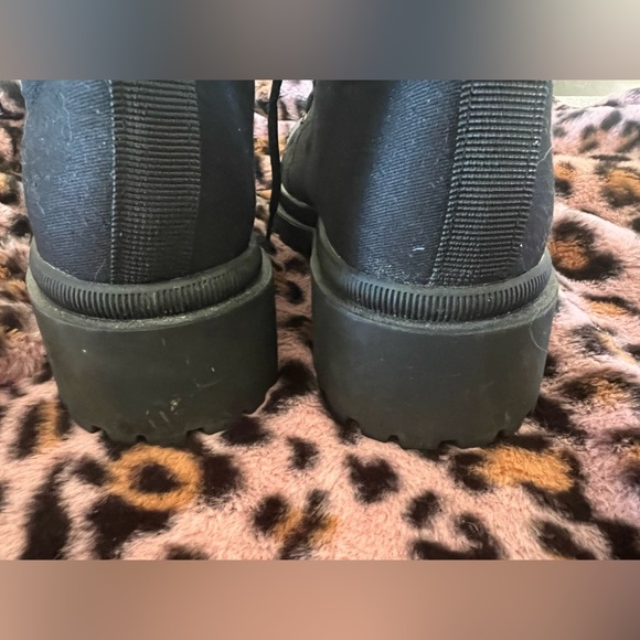 BLACK BOOTS - Picture 8 of 8